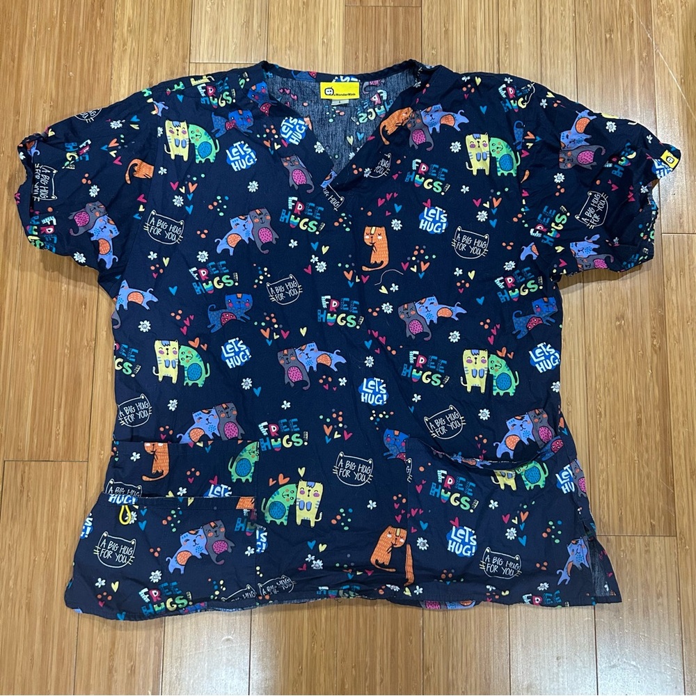 Wonder Wink animal print scrub top Size L
